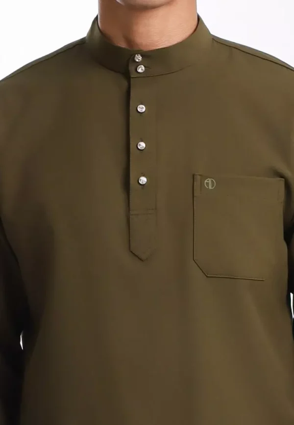 alain-delon-2893-8357754-3.jpg.webp Olive Green Melayu - Stylish & Practical Attire