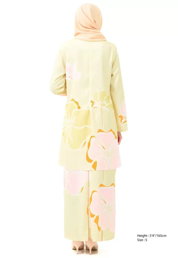 gene-martino-0294-8917554-4.jpg.webp Elegant Beige Batik Kurung